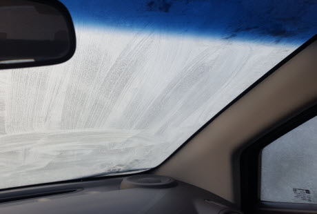 autoruit bevroren van binnen