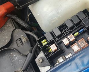 Auto zekering - vervang zelf zekering van auto daihatsu cuore fuse box 