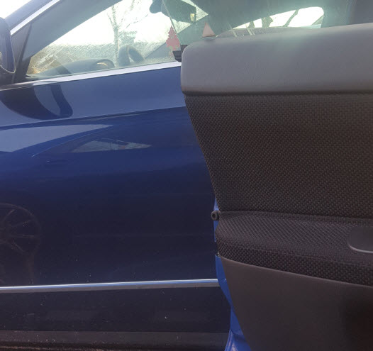 autodeur stootstrip met reflectoren