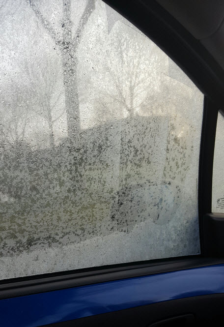 binnenkant autoruit bevroren