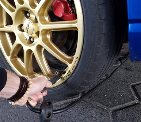 lucht bijvullen auto