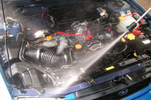 motorcompartiment schoonspuiten