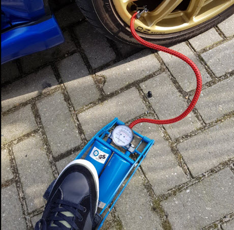 Betrokken baas Correspondent Beste autopomp kopen: voetpomp of 12V compressor?