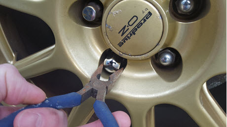 Verwijder wielmoerdopjes punttang