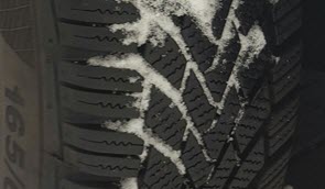 Viool sticker Verbonden Winterbanden profiel: verwissel banden bij een diepte van 4 mm.