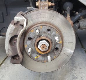 Waarom elektrische auto's gebruik trommelremmen hebben - TopGear